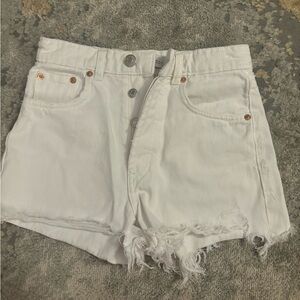 NWOT WHITE ZARA SHORTS! PERFECT CONDITION SIZE 02!! 🤍🤍🤍
